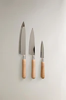 SET OF KNIVES WITH WOODEN HANDLES