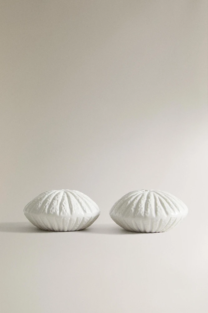 URCHIN SALT AND PEPPER SHAKER SET