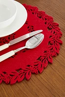 FELT PLACEMAT WITH CHRISTMAS HOLLY