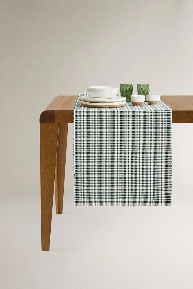 CHRISTMAS CHECK TABLE RUNNER