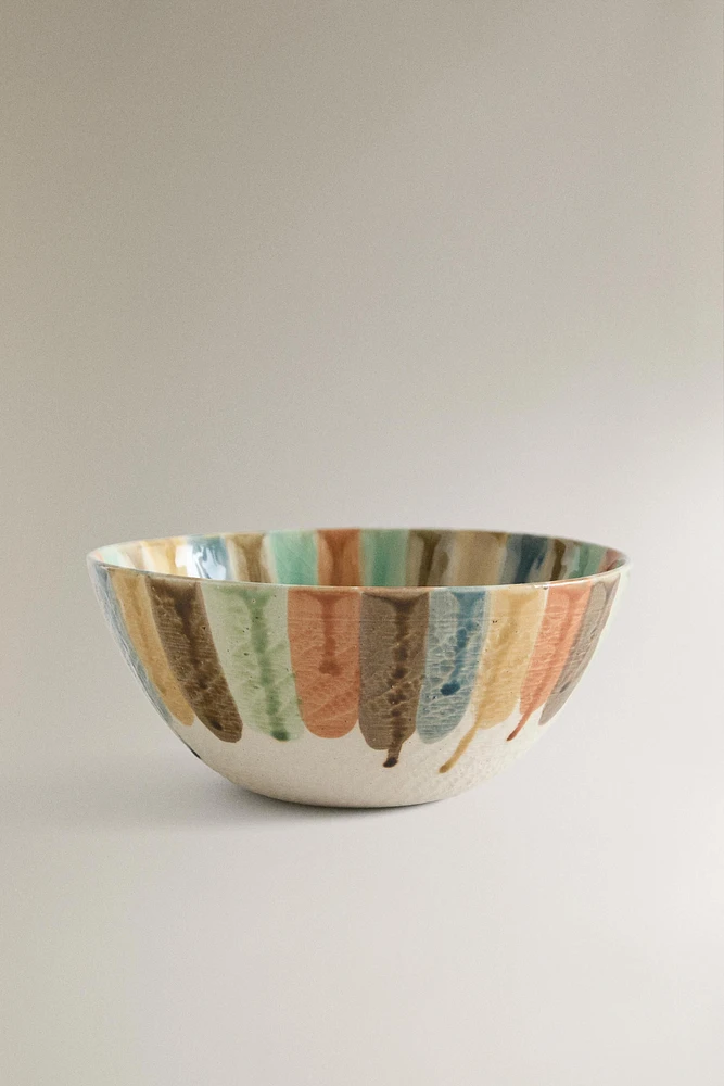 STONEWARE SALAD BOWL WITH CONTRAST LINES