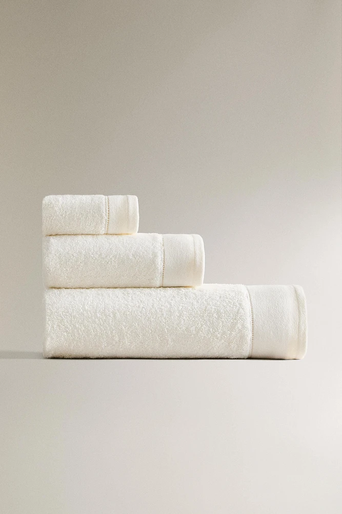 COTTON AND MODAL TOWEL