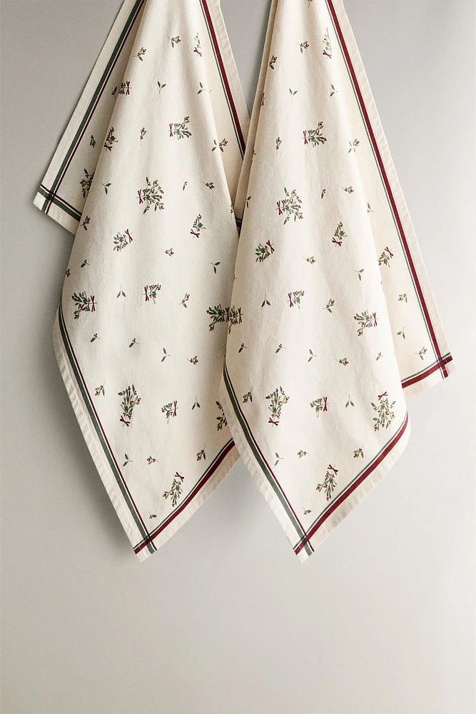 SET OF CHRISTMAS HOLLY PRINT KITCHEN TOWELS (SET OF 2)