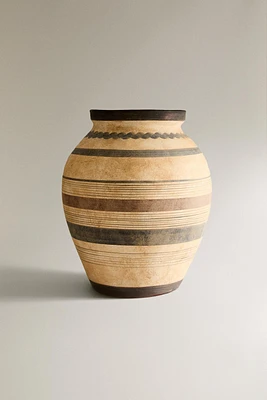 LARGE CERAMIC VASE WITH LINES