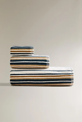 COLORED TOWEL WITH IRREGULAR STRIPE