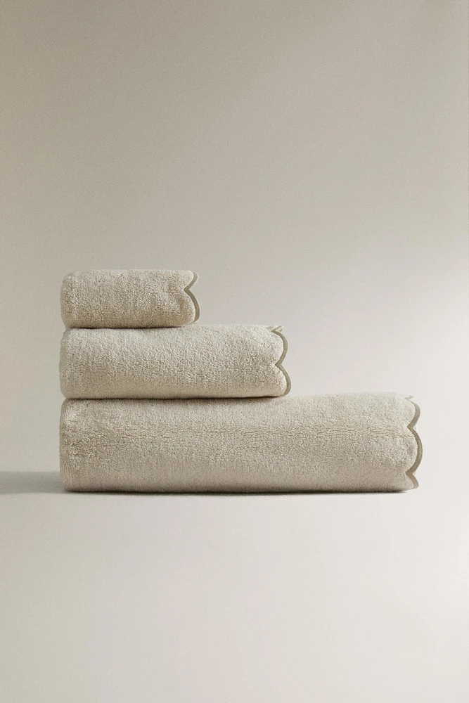 SCALLOPED COTTON BATH TOWEL