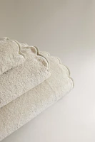 SCALLOPED COTTON BATH TOWEL