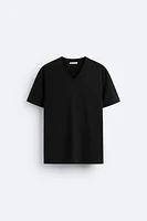 BASIC V-NECK T-SHIRT