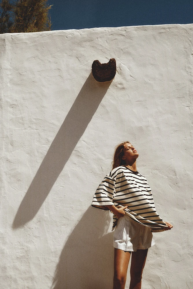 OVERSIZED STRIPED T-SHIRT