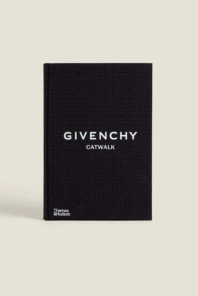 LIVRE GIVENCHY CATWALK