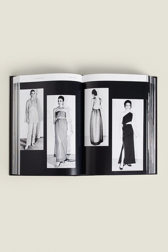 LIVRE GIVENCHY CATWALK