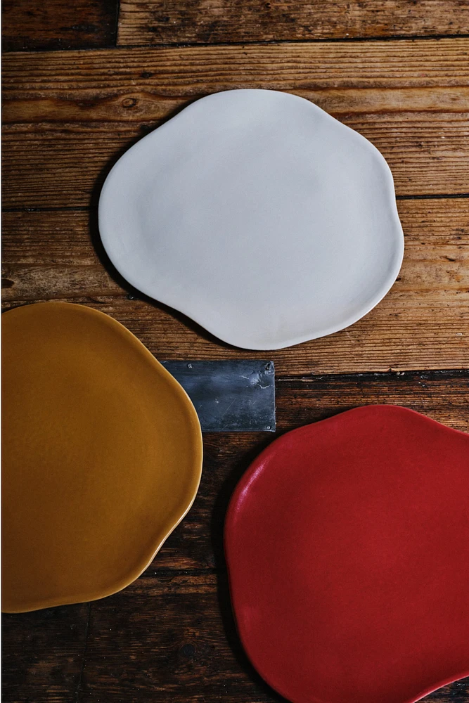 IRREGULAR STONEWARE DINNER PLATE