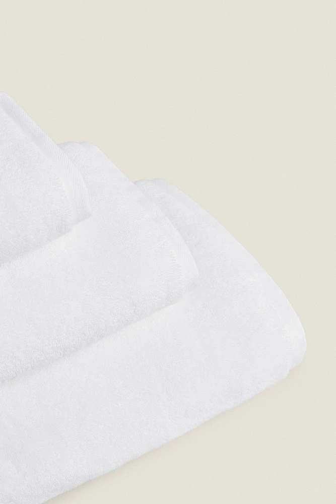 (700 GxM²) SERVIETTE DE BAIN COTON EXTRA DOUX