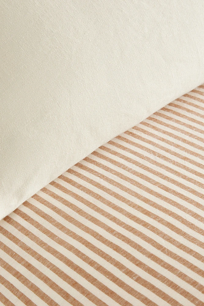 FLAT SHEET WITH THIN STRIPES