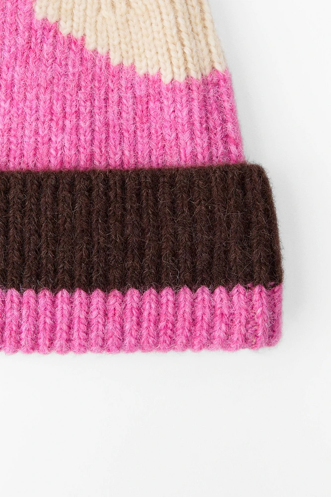 RIBBED KNIT BEANIE