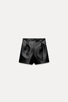 BELT LOOP SHORTS WITH A HIGH WAIST