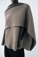 MANTEAU COURT EN MAILLE AVEC ÉCHARPE