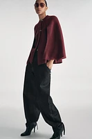 MANTEAU CAPE EN MAILLE