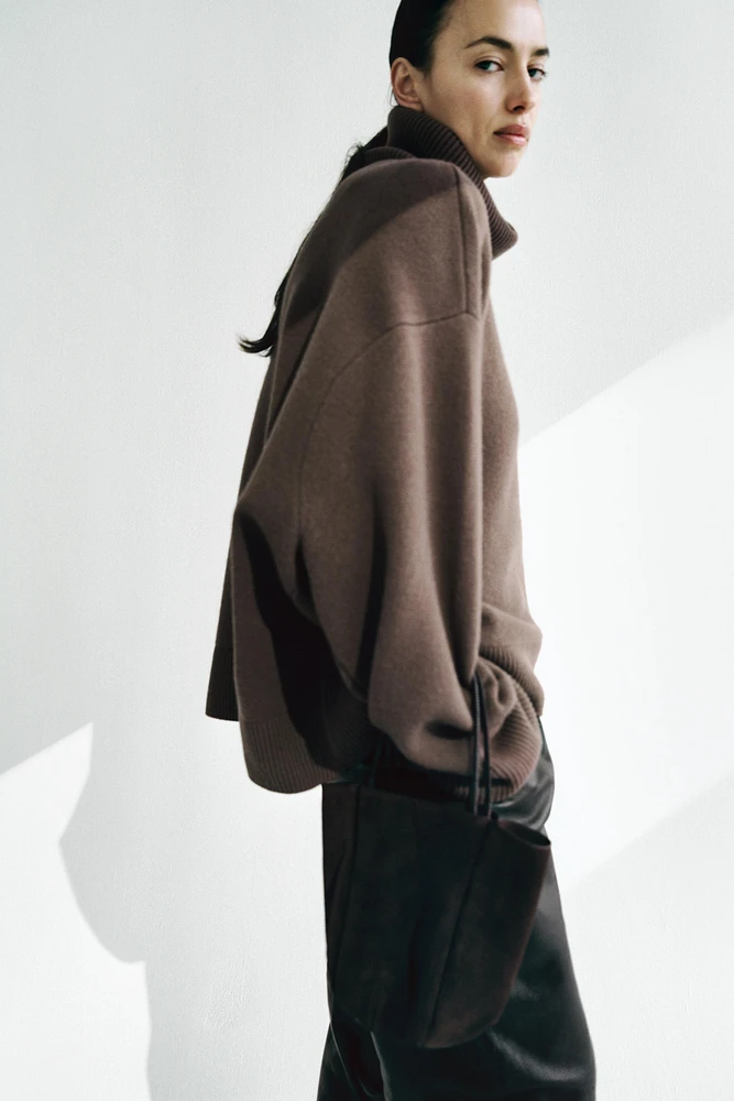 OVERSIZED WOOL SWEATER