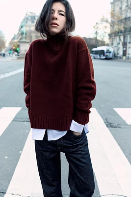 HIGH COLLAR KNIT SWEATER