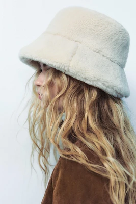 FAUX SHEARLING BUCKET HAT