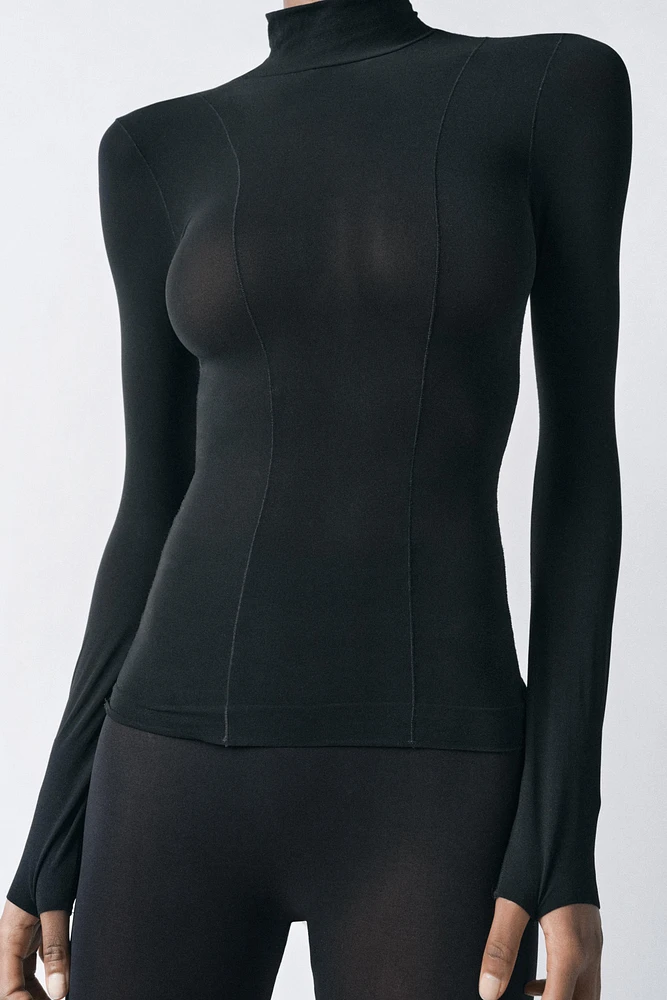 FITTED TOP WITH SEAMS