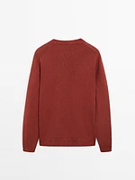 Crew neck knit sweater