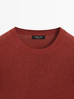 Crew neck knit sweater