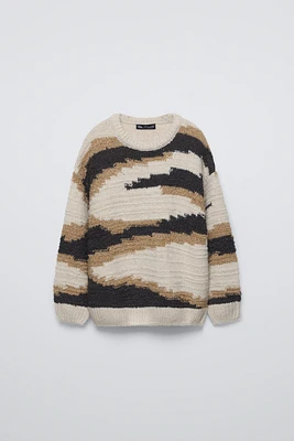 KNIT SWEATER