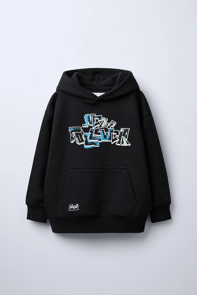 GRAFFITI PRINT HOODED SWEATSHIRT