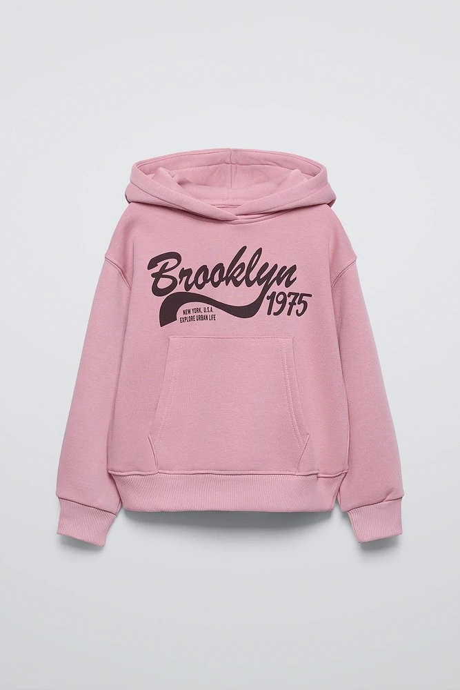 TEXT PRINT HOODED SWEATSHIRT
