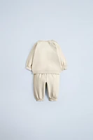 SWEATSHIRT AND JOGGER PANTS SET