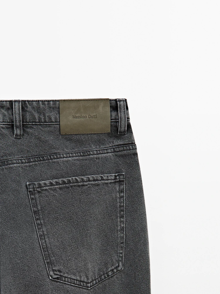 100% cotton tapered fit jeans