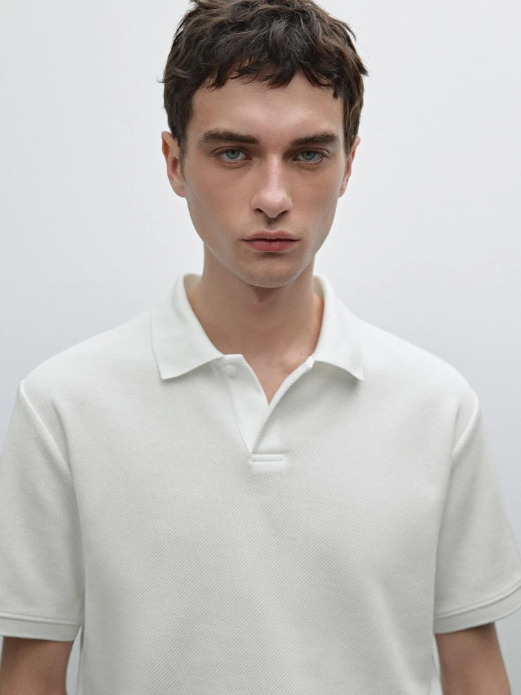 Short sleeve micro-textured polo shirt