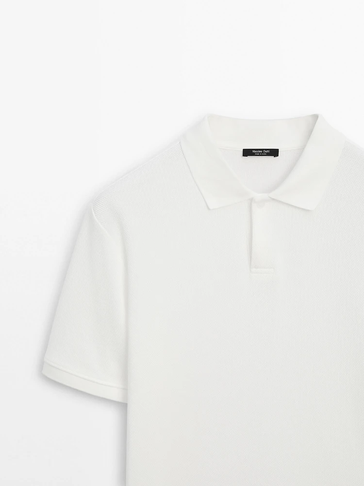 Short sleeve micro-textured polo shirt