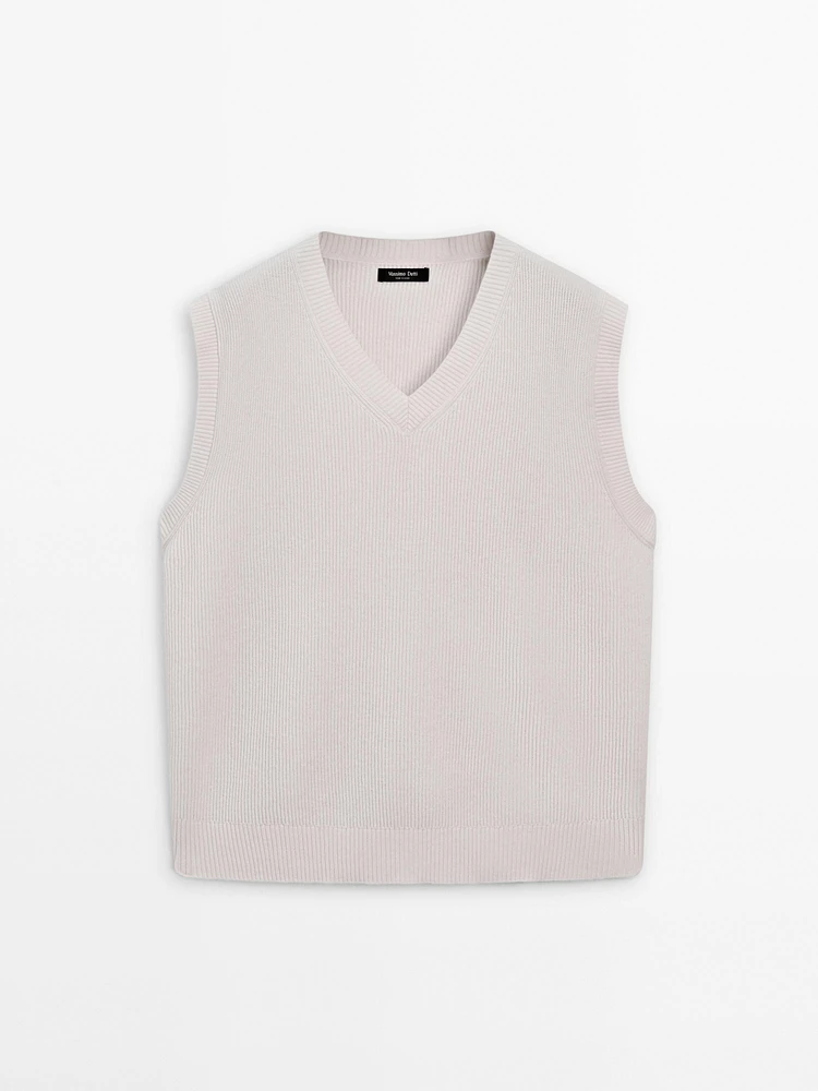V-neck linen blend vest