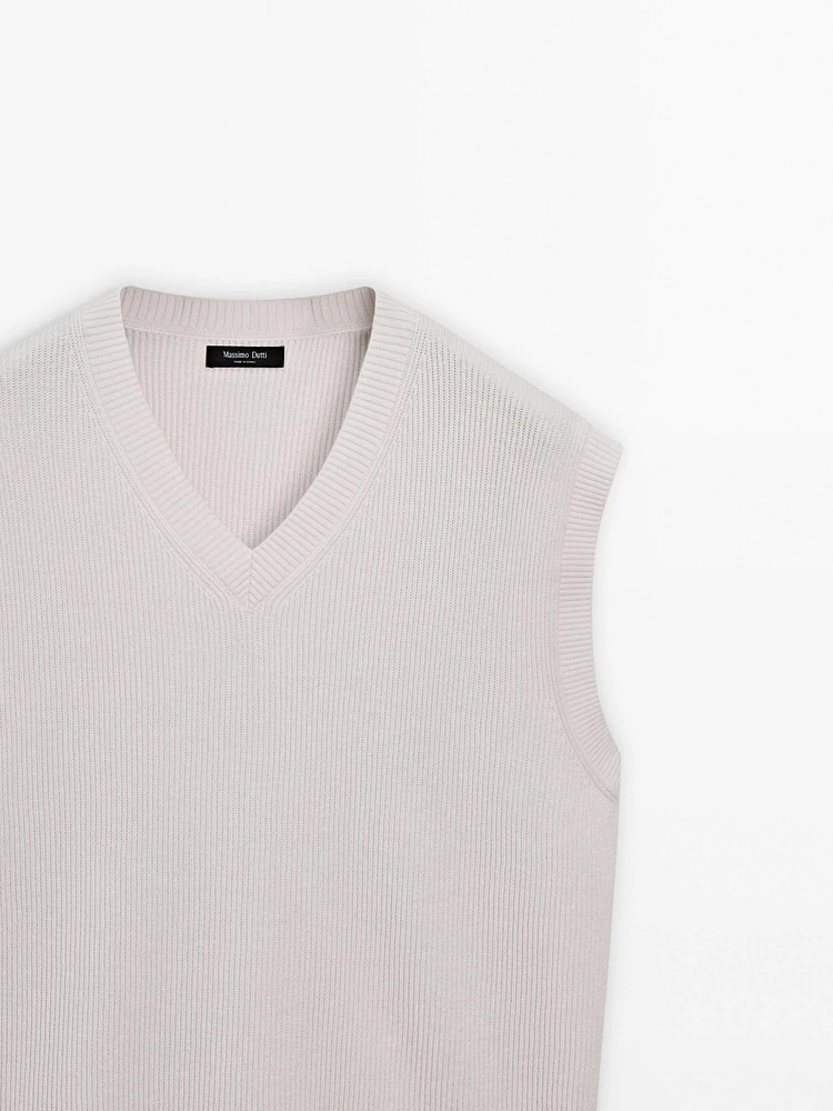 V-neck linen blend vest