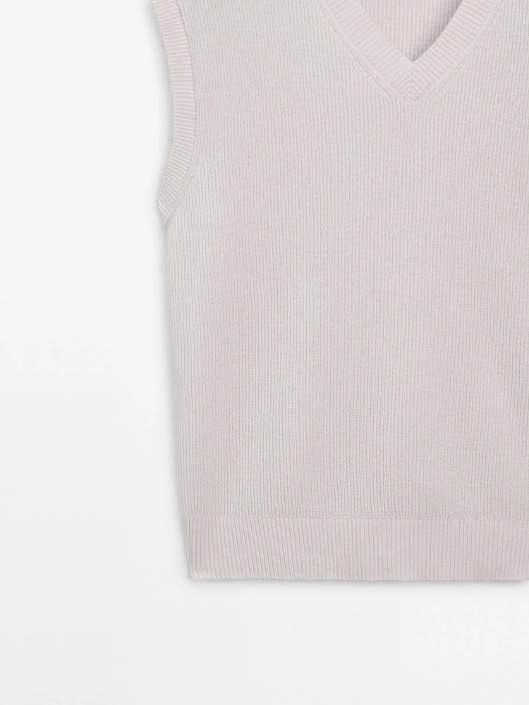 V-neck linen blend vest