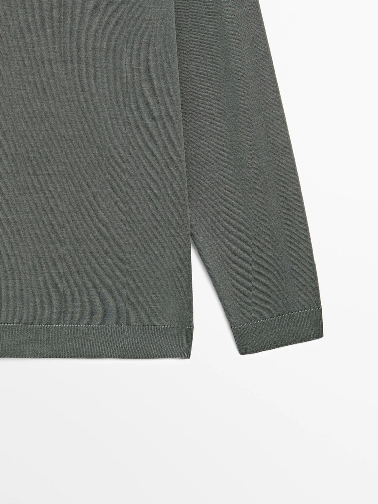 100% merino wool knit sweater with polo collar