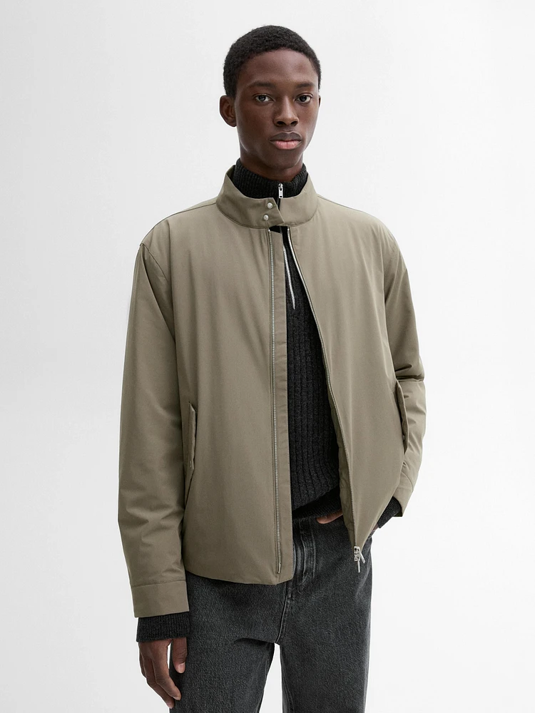 Lightweight jacket with zip fastening