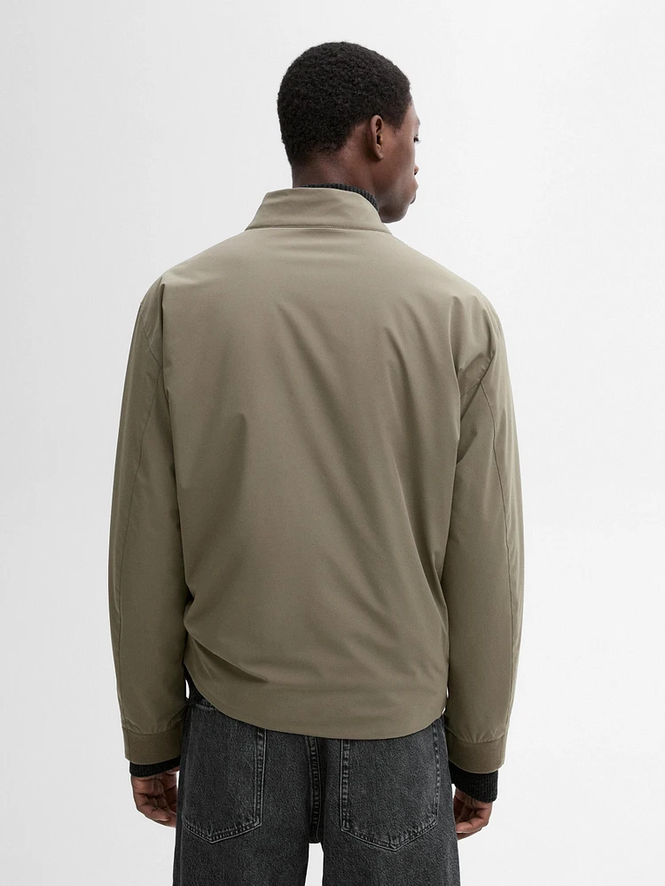 Lightweight jacket with zip fastening