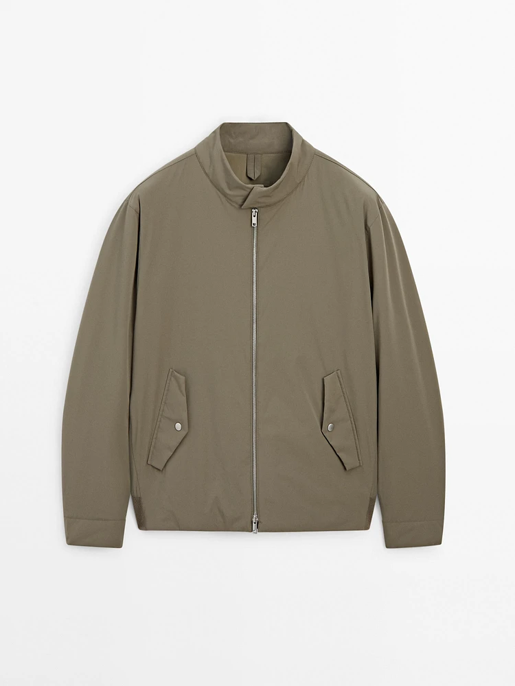 Lightweight jacket with zip fastening