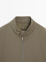 Lightweight jacket with zip fastening