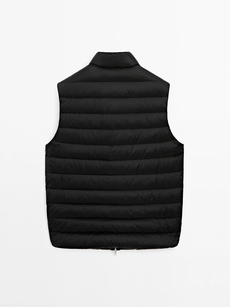 Foldable lightweight down puffer gilet