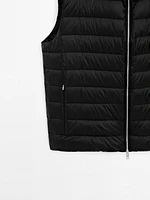 Foldable lightweight down puffer gilet