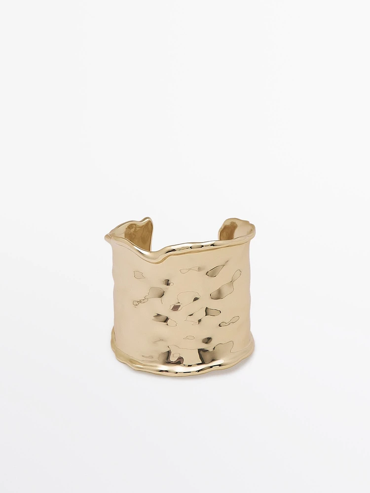 Irregular bracelet with textured detail