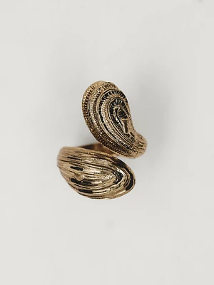 Ring with textured detail