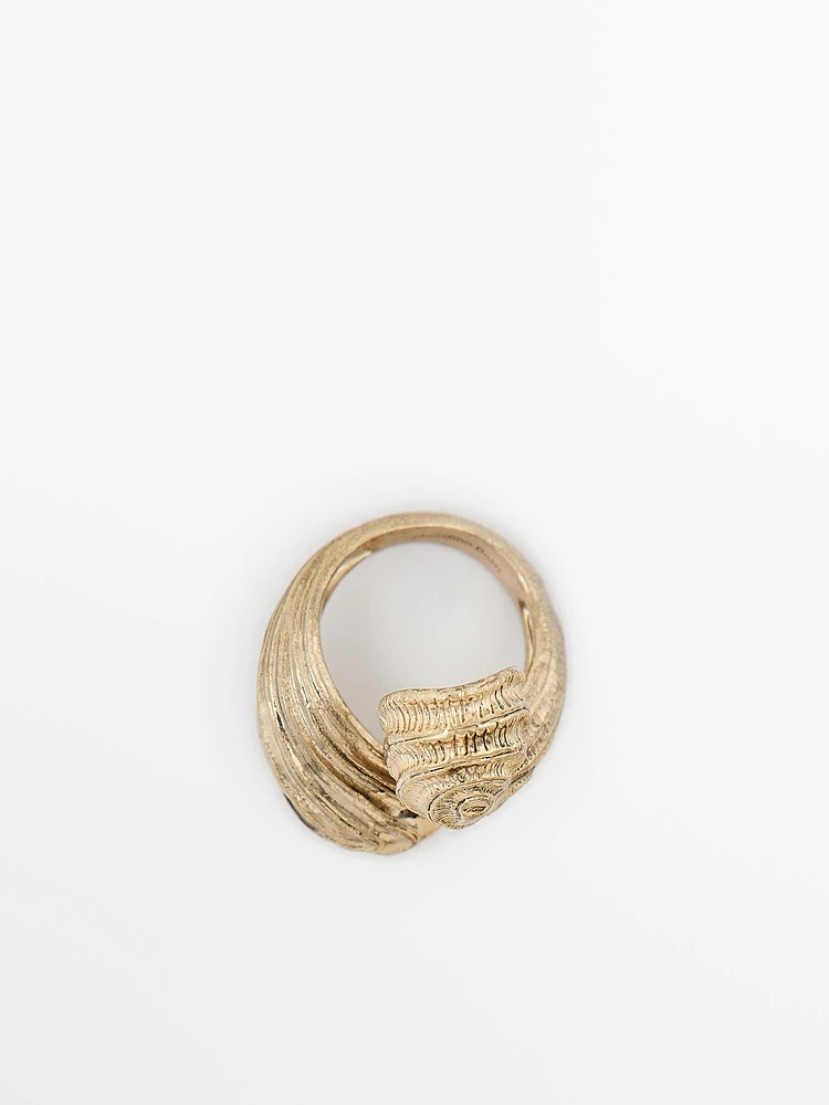 Ring with textured detail