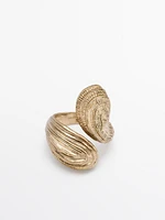 Ring with textured detail