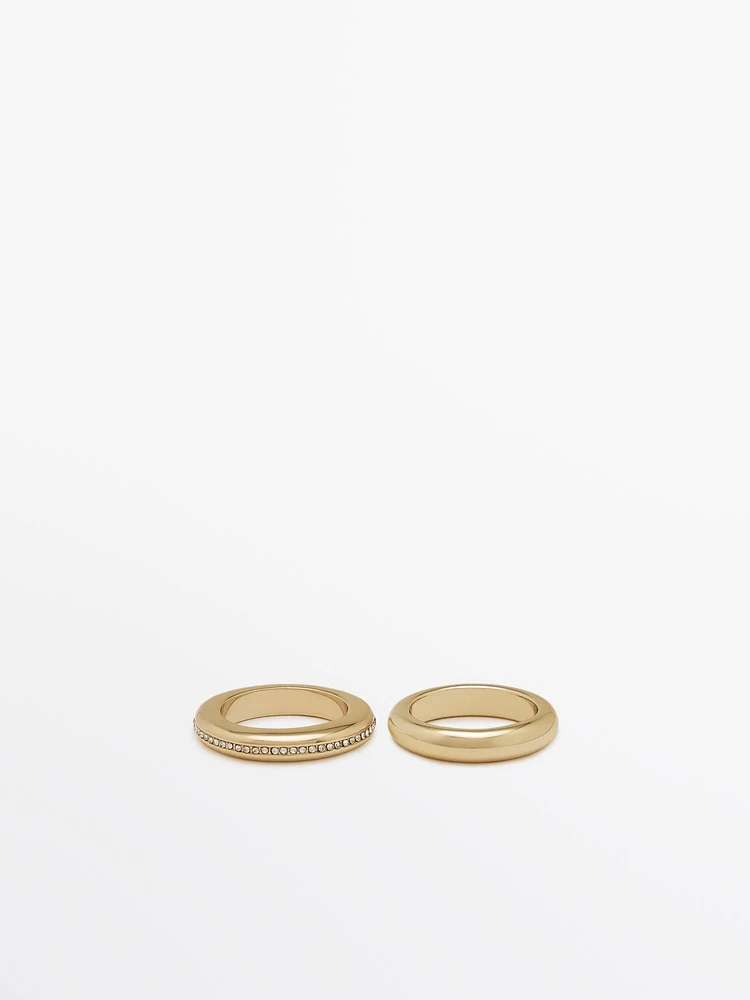 Pack of round shimmery rings